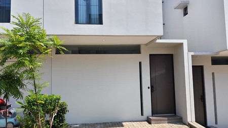 Rumah Cantik di Stellar Passion Of Living Dekat ke BSD City