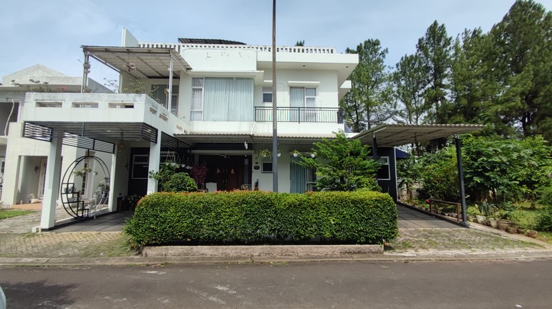 Turun harga. Rumah Mewah Cluster Versailles, BSD