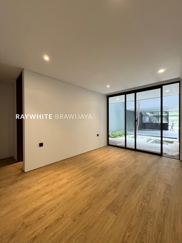 Brand New House Modern Lokasi Strategis Area Kemang Timur