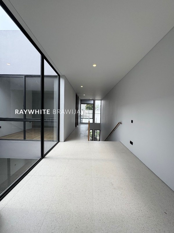 Brand New House Modern Lokasi Strategis Area Kemang Timur
