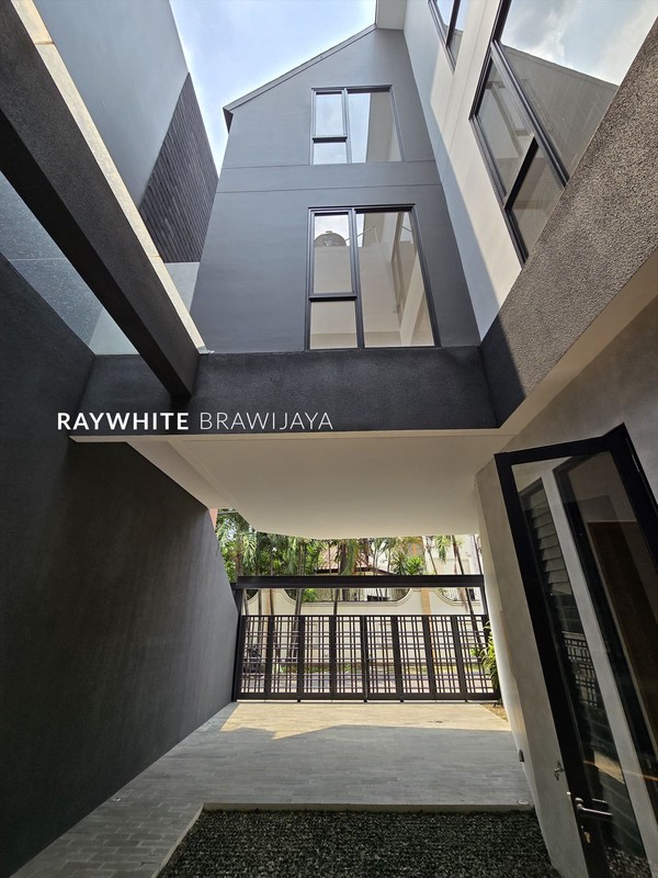 Brand New Townhouse Modern Area Arco Kemang