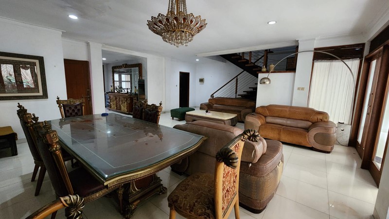 Dijual Rumah Lama di Jl. Minangkabau, Jakarta Selatan, Daerah Komersial