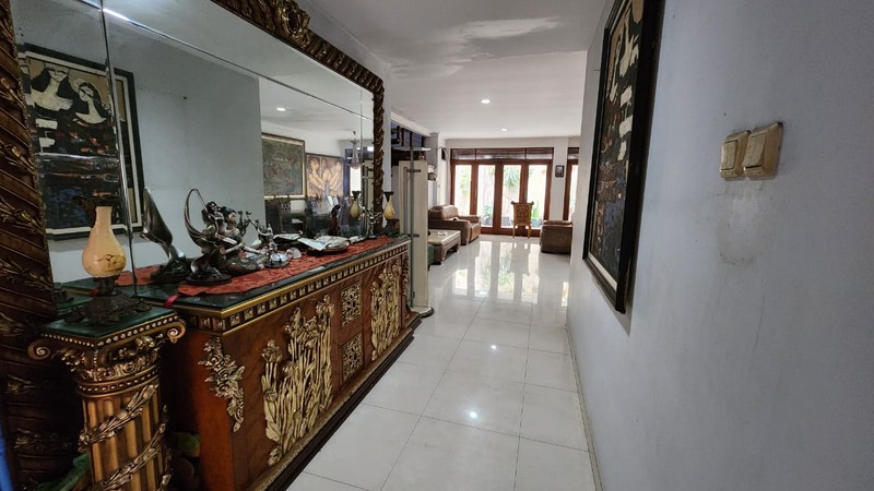 Dijual Rumah Lama di Jl. Minangkabau, Jakarta Selatan, Daerah Komersial
