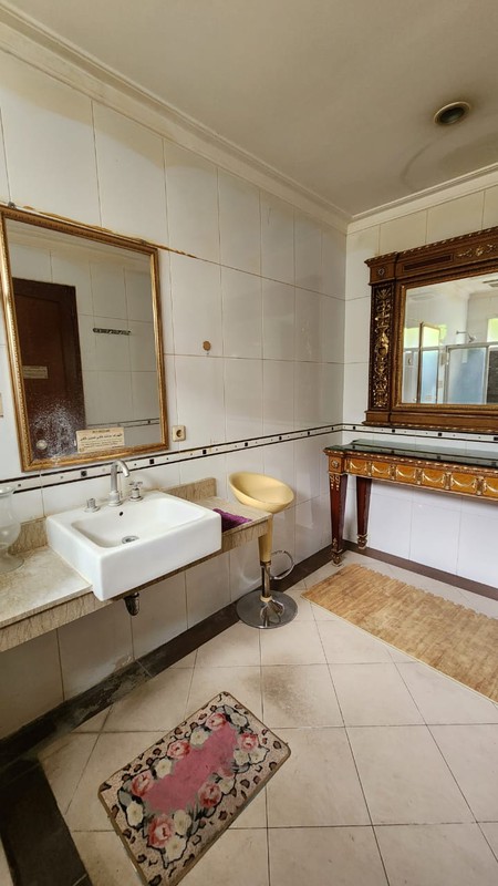 Dijual Rumah Lama di Jl. Minangkabau, Jakarta Selatan, Daerah Komersial