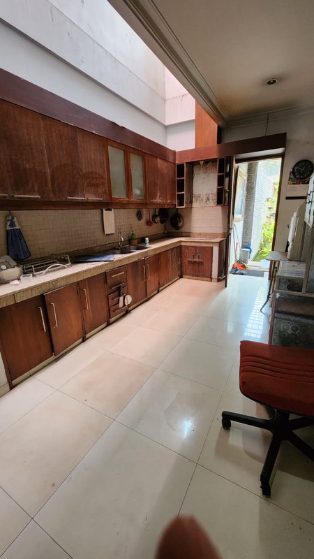 Dijual Rumah Lama di Jl. Minangkabau, Jakarta Selatan, Daerah Komersial