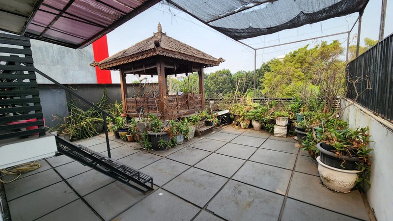 Dijual Rumah Lama di Jl. Minangkabau, Jakarta Selatan, Daerah Komersial