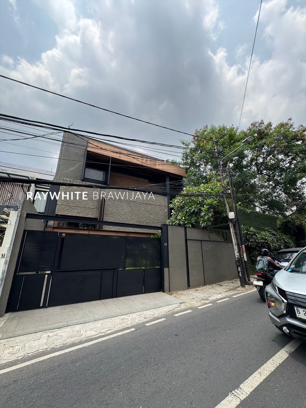 Rumah Modern Lokasi Strategis Area Bangka Kemang 