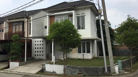 Dijual Rumah Posisi Hoek Di Telaga Bestari , Cluster Fluora Lokasi Nyaman ,Aman Lingkungan Sekitar Di Tangerang