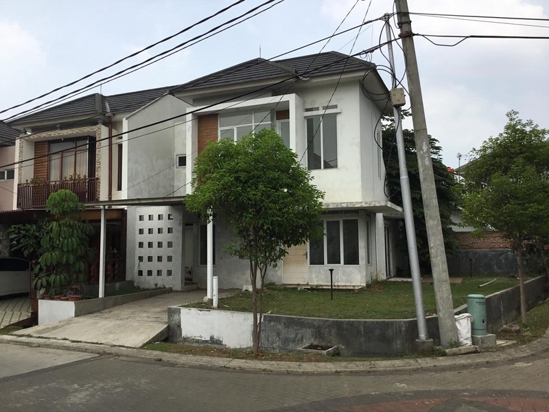 Dijual Rumah Posisi Hoek Di Telaga Bestari , Cluster Fluora Lokasi Nyaman ,Aman Lingkungan Sekitar Di Tangerang