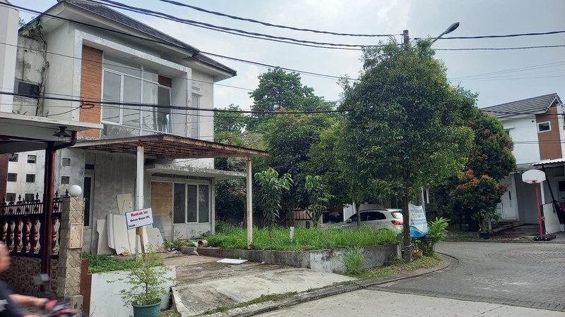 Dijual Rumah Posisi Hoek Di Telaga Bestari , Cluster Fluora Lokasi Nyaman ,Aman Lingkungan Sekitar Di Tangerang