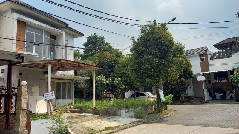Dijual Rumah Posisi Hoek Di Telaga Bestari , Cluster Fluora Lokasi Nyaman ,Aman Lingkungan Sekitar Di Tangerang
