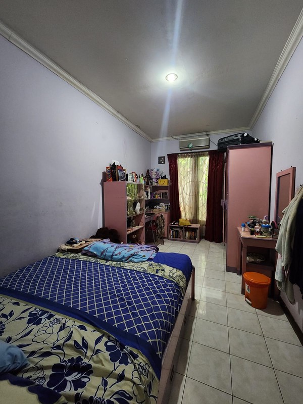 Rumah Luas & Nyaman dengan Halaman Depan Belakang di Duren Tiga