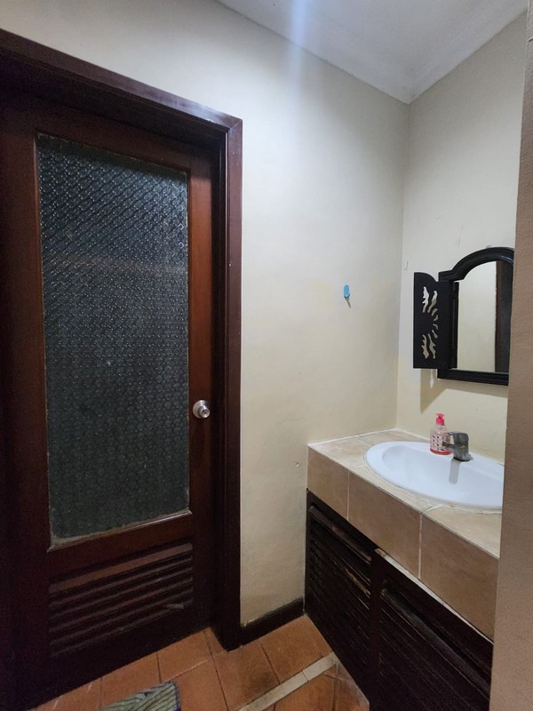 Rumah Luas & Nyaman dengan Halaman Depan Belakang di Duren Tiga