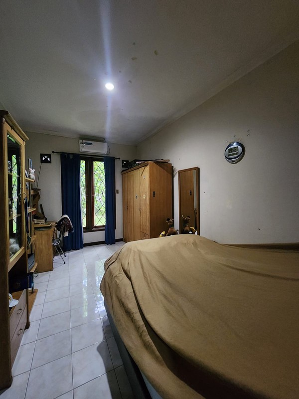 Rumah Luas & Nyaman dengan Halaman Depan Belakang di Duren Tiga