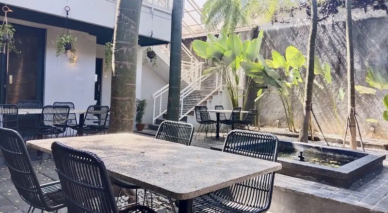 Rumah dijual di Jalan Opak Surabaya Pusat, Pusat bisnis FnB