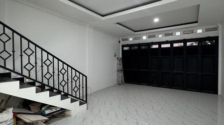 Ruko Modern 3,5 Lantai + Hunian Nyaman  Di Jagakarsa 