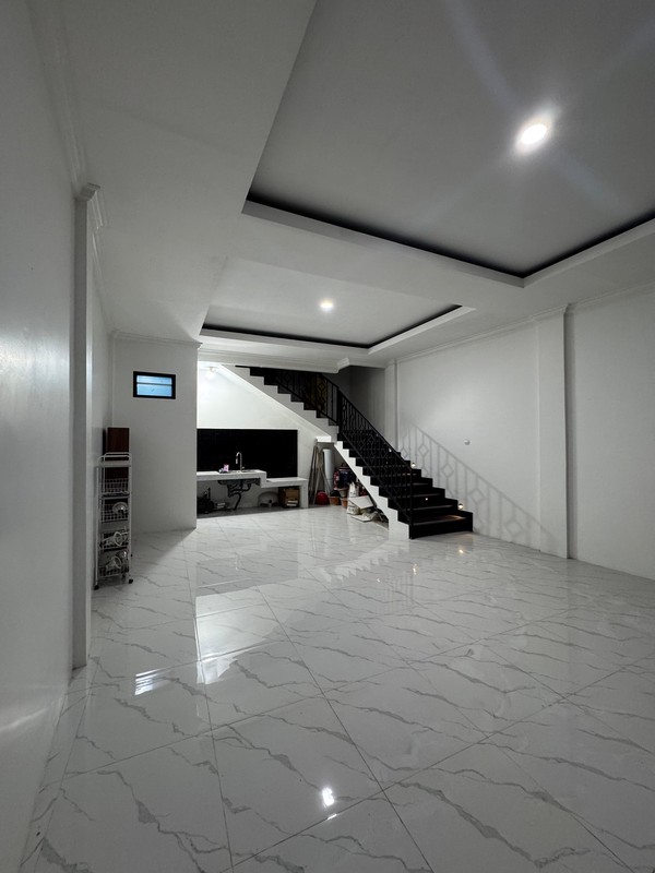 Ruko Modern 3,5 Lantai + Hunian Nyaman  Di Jagakarsa
