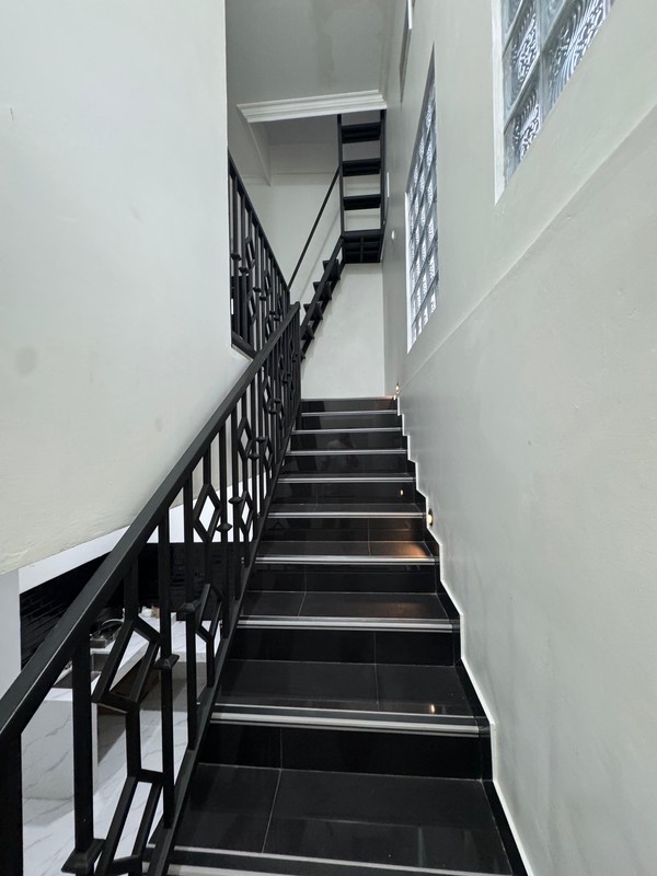 Ruko Modern 3,5 Lantai + Hunian Nyaman  Di Jagakarsa