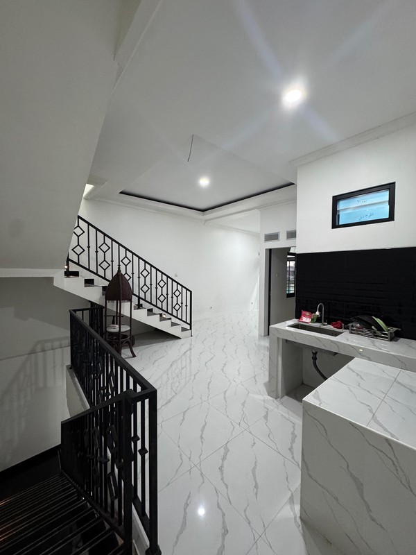 Ruko Modern 3,5 Lantai + Hunian Nyaman  Di Jagakarsa