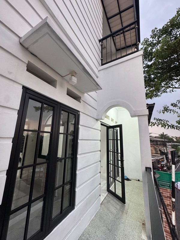 Ruko Modern 3,5 Lantai + Hunian Nyaman  Di Jagakarsa