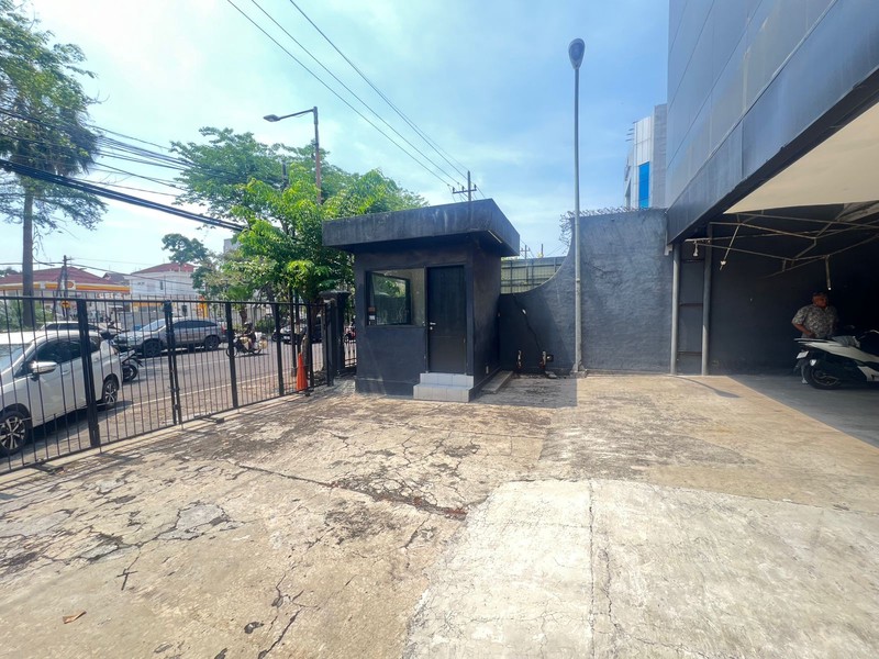 DIJUAL CEPAT Kantor Ex. Showroom Jl. Raya Diponegoro Surabaya Pusat