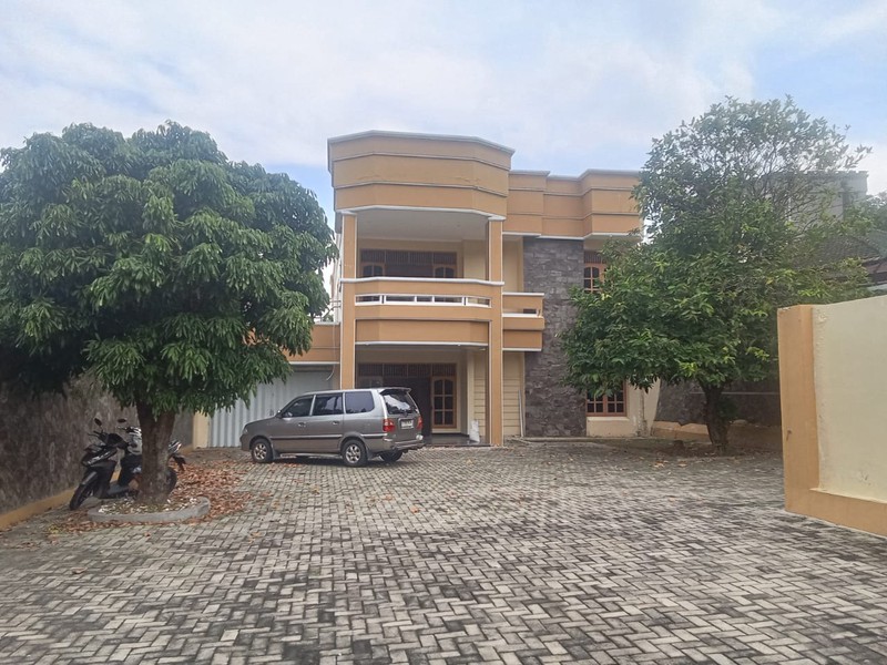 Dijual Rumah Mewah Pinggir Jalan Protokol di Tanjung Karang Pusat