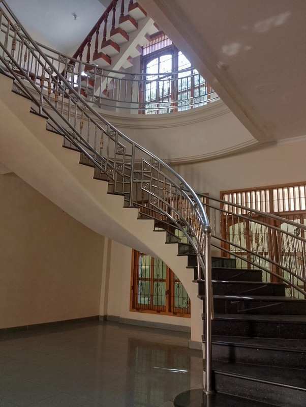 Dijual Rumah Mewah Pinggir Jalan Protokol di Tanjung Karang Pusat