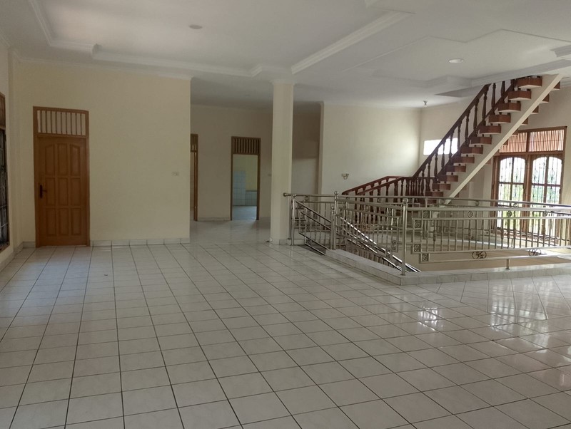 Dijual Rumah Mewah Pinggir Jalan Protokol di Tanjung Karang Pusat