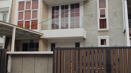 Rumah Modern Minimalis Gading Kirana Timur, Kelapa Gading Luas 9x17m2