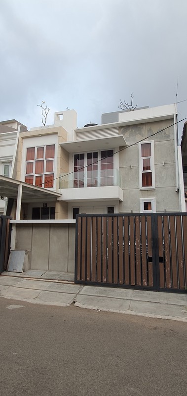Rumah Modern Minimalis Gading Kirana Timur, Kelapa Gading Luas 9x17m2
