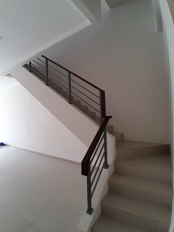 Ruko 3 Lantai di Commpark Kota Wisata 