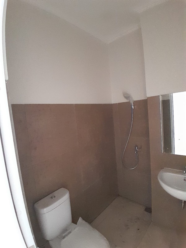 Ruko 3 Lantai di Commpark Kota Wisata 