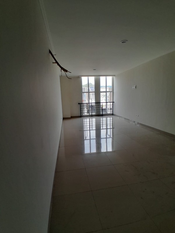 Ruko 3 Lantai di Commpark Kota Wisata 