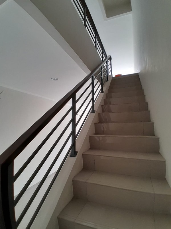 Ruko 3 Lantai di Commpark Kota Wisata 