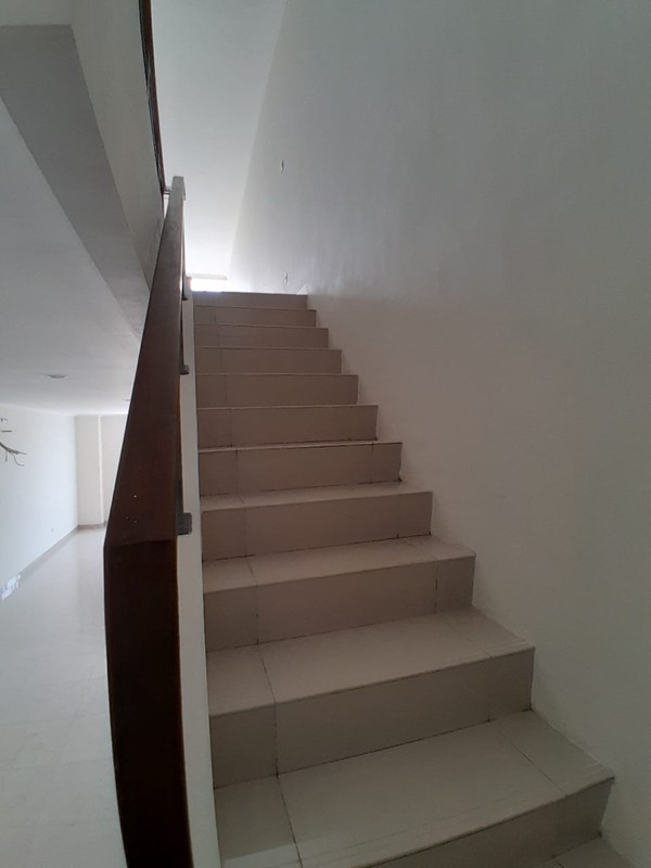 Ruko 3 Lantai di Commpark Kota Wisata 