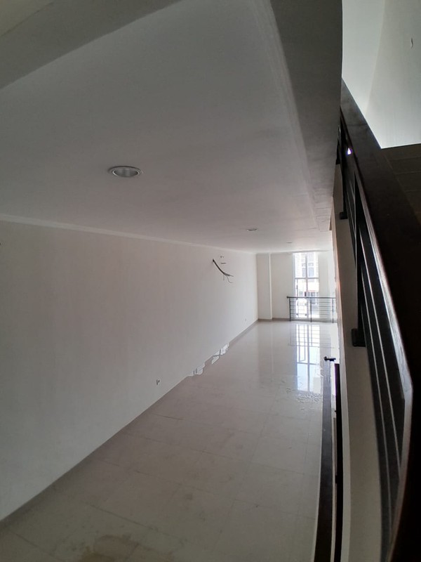 Ruko 3 Lantai di Commpark Kota Wisata 