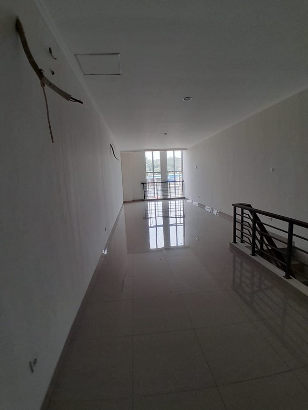 Ruko 3 Lantai di Commpark Kota Wisata 