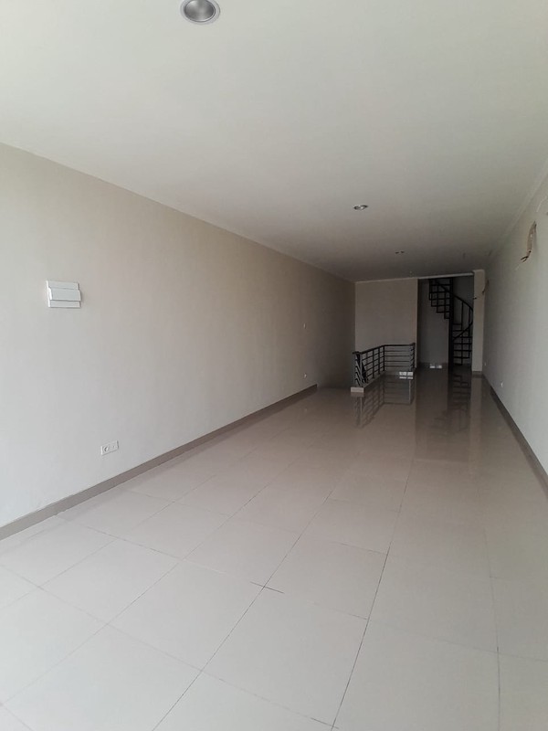 Ruko 3 Lantai di Commpark Kota Wisata 