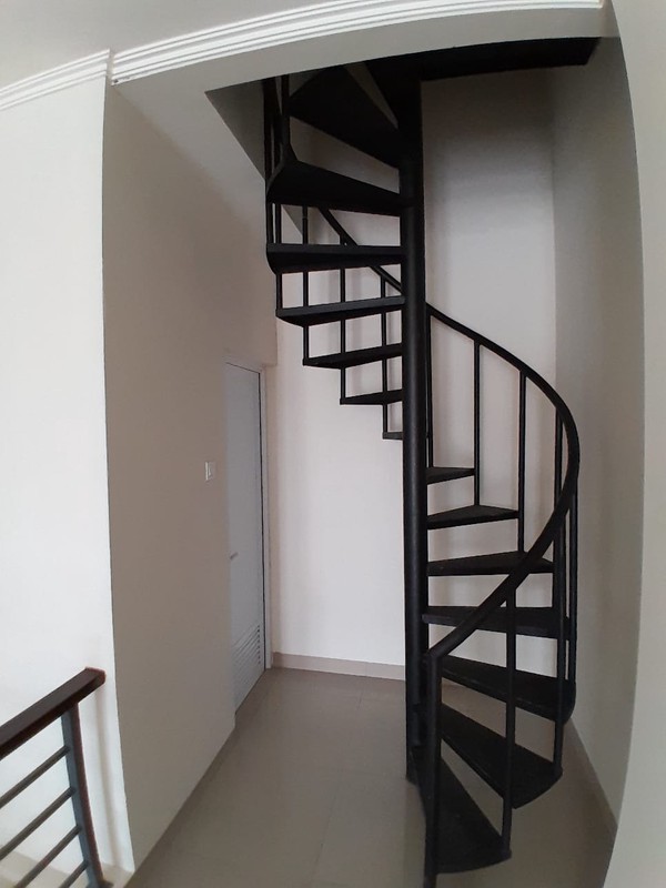 Ruko 3 Lantai di Commpark Kota Wisata 