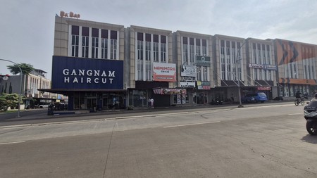 Ruko 3 Lantai di Commpark Kota Wisata 