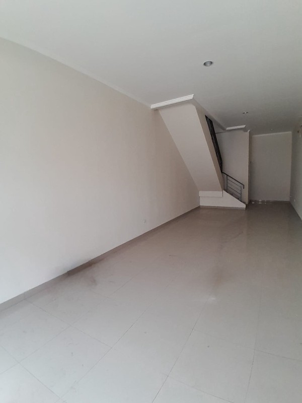 Ruko 3 Lantai di Commpark Kota Wisata 