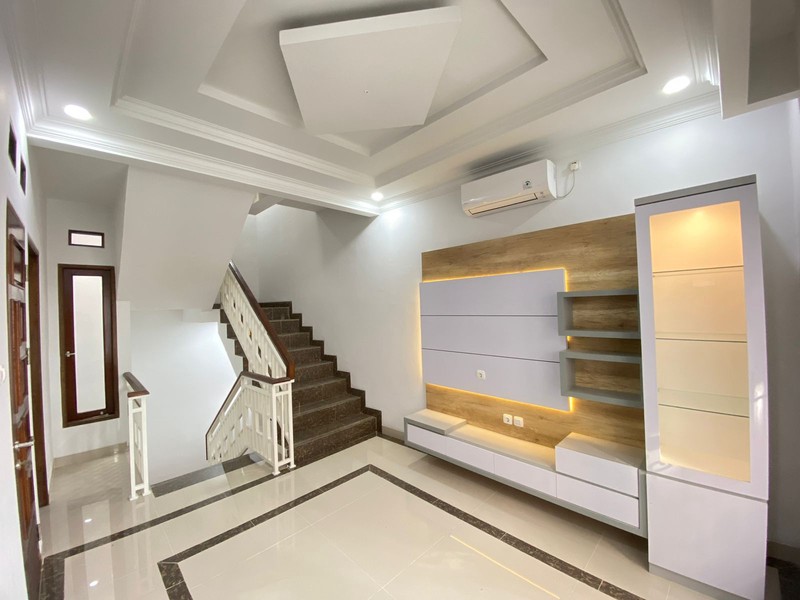 Rumah Bagus Siap Huni 3 Lantai di Giant Residence, Jl Cendrawasih, Kebayoran Lama, Jakarta Selatan