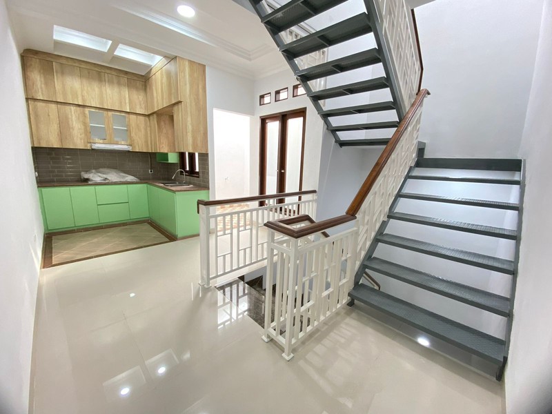 Rumah Bagus Siap Huni 3 Lantai di Giant Residence, Jl Cendrawasih, Kebayoran Lama, Jakarta Selatan