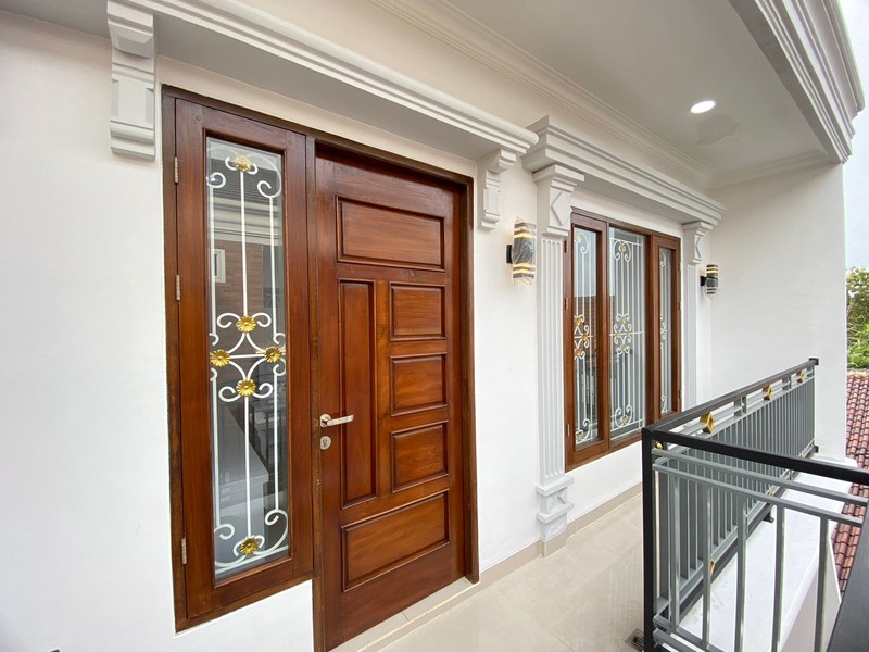 Rumah Bagus Siap Huni 3 Lantai di Giant Residence, Jl Cendrawasih, Kebayoran Lama, Jakarta Selatan