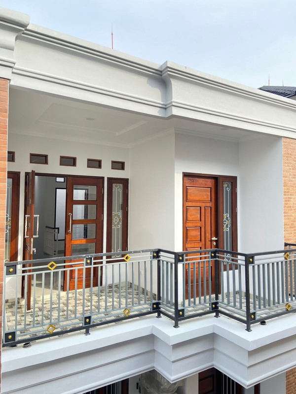 Rumah Bagus Siap Huni 3 Lantai di Giant Residence, Jl Cendrawasih, Kebayoran Lama, Jakarta Selatan