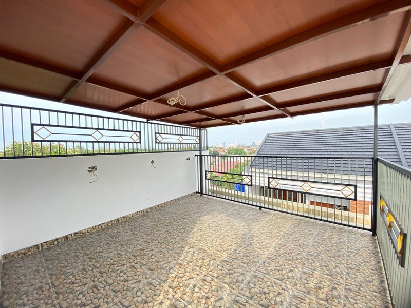 Rumah Bagus Siap Huni 3 Lantai di Giant Residence, Jl Cendrawasih, Kebayoran Lama, Jakarta Selatan