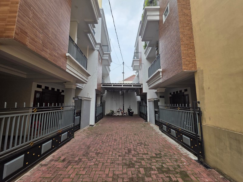 Rumah Bagus Siap Huni 3 Lantai di Giant Residence, Jl Cendrawasih, Kebayoran Lama, Jakarta Selatan