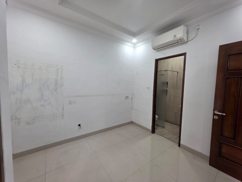 Rumah Bagus Siap Huni 3 Lantai di Giant Residence, Jl Cendrawasih, Kebayoran Lama, Jakarta Selatan