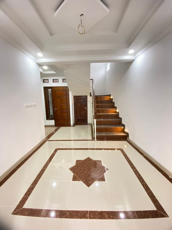 Rumah Bagus Siap Huni 3 Lantai di Giant Residence, Jl Cendrawasih, Kebayoran Lama, Jakarta Selatan