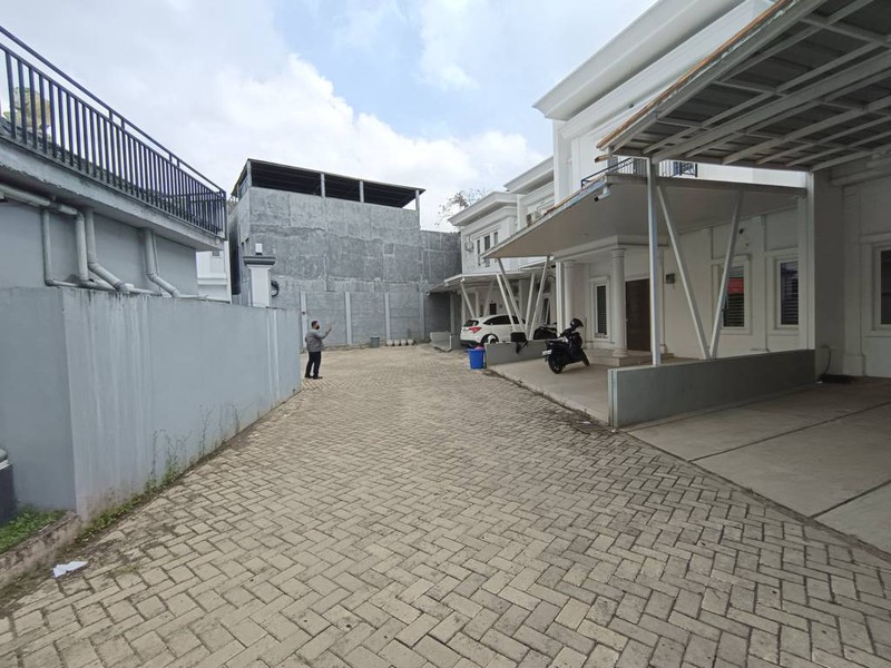 Rumah dua lantai di Perum. Cluster Raffles Residence Cluster Manssion Rajabasa, Bandar Lampung (Lampung)